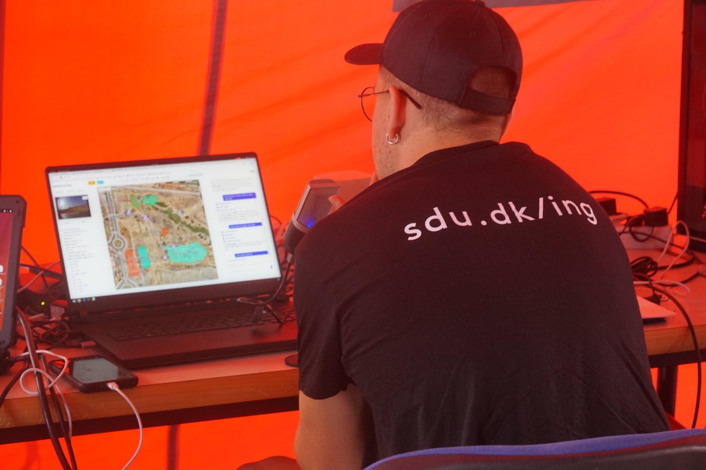 LLM-MAS GUI with real-time team positions in the exercise area